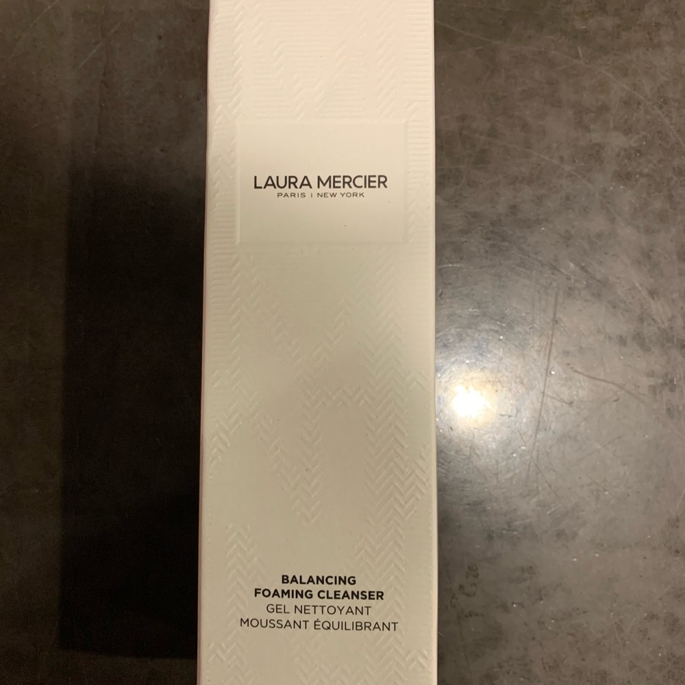 NEW Laura Mercier Blanacing Foaming Cleanser with Rose Water and Starflower Oil